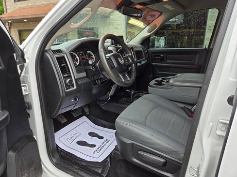 Used 2014 RAM 2500 Tradesman w/ Chrome Appearance Group AWD/4WD image 9