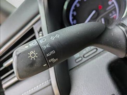 Used 2019 Toyota Camry SE image 11