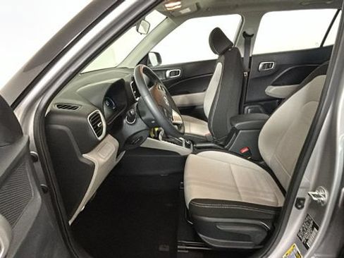 Certified 2023 Hyundai Venue SEL FWD image 11