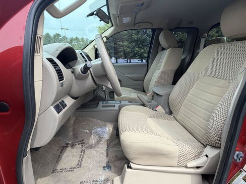 Used 2015 Nissan Frontier SV RWD image 12