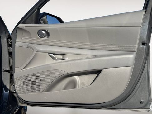Used 2025 Hyundai Elantra SEL FWD image 25