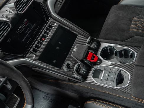 Used 2024 Lamborghini Urus Performante AWD/4WD image 30