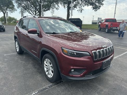 Used 2019 Jeep Cherokee Latitude w/ Popular Appearance Group AWD/4WD image 3