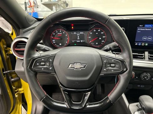 Used 2024 Chevrolet Trax RS w/ Sunroof Package FWD image 16