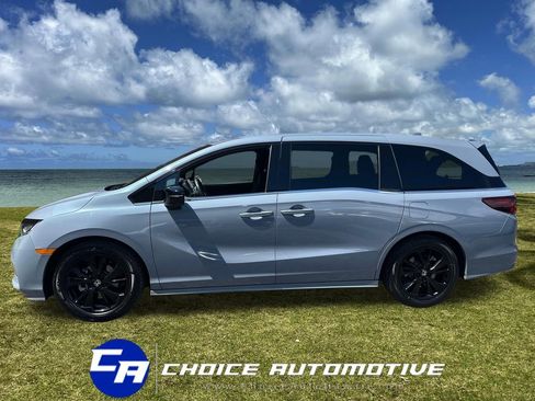 Used 2023 Honda Odyssey Sport image 3