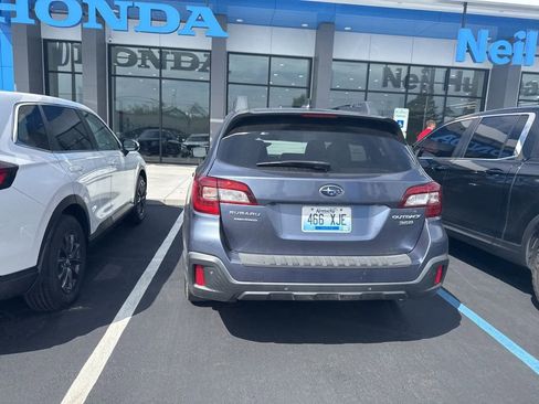 Used 2018 Subaru Outback 3.6R Limited AWD/4WD image 7