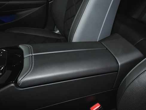 Used 2025 BMW i5 M60 w/ Executive Package image 57