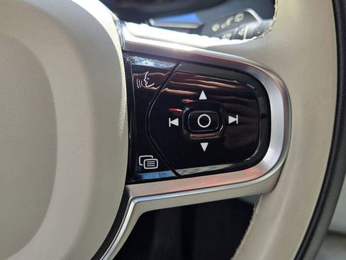Certified 2023 Volvo XC60 B5 Plus AWD/4WD image 23