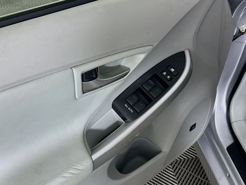 Used 2015 Toyota Prius Four FWD image 15