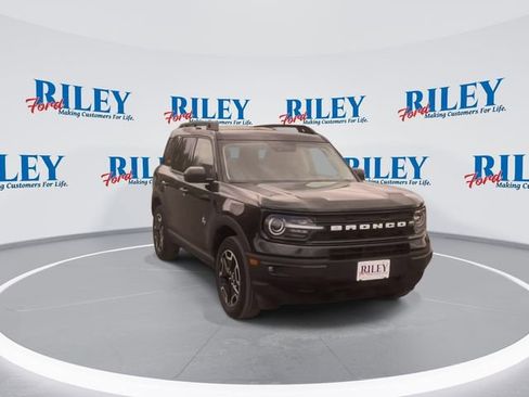 Certified 2023 Ford Bronco Sport Outer Banks w/ Tech Package AWD/4WD image 2