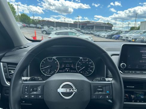 Used 2025 Nissan Rogue SV FWD image 30