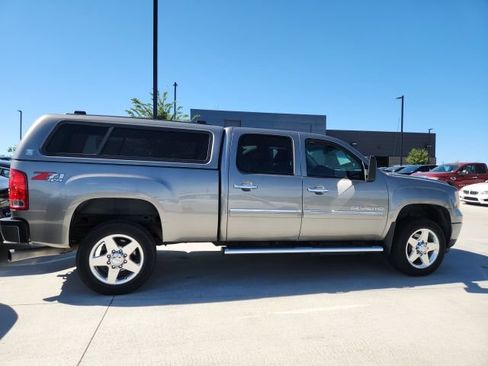 Used 2012 GMC Sierra 2500 Denali w/ Suspension Package, Off-Road AWD/4WD image 2