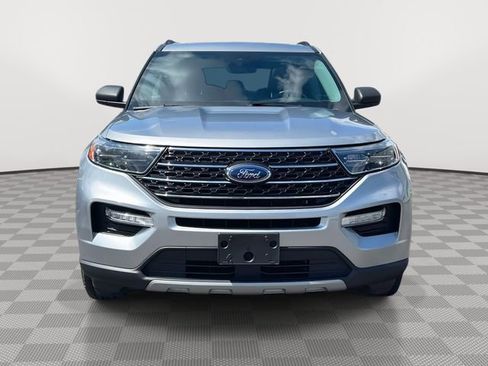 Used 2022 Ford Explorer XLT w/ Equipment Group 202A AWD/4WD image 4