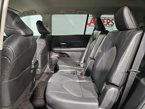 Used 2025 Toyota Grand Highlander AWD image 35