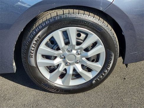 Used 2018 Toyota Corolla LE image 8