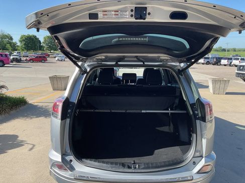 Used 2017 Toyota RAV4 Platinum image 11