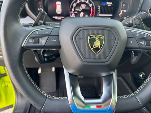 Used 2022 Lamborghini Urus AWD/4WD image 41