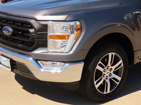 Used 2017 Ford F150 XLT w/ Equipment Group 302A Luxury image 3