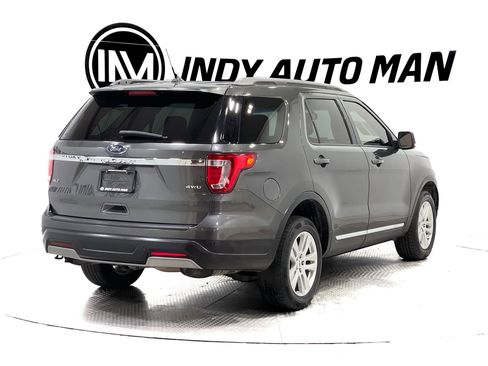 Used 2019 Ford Explorer XLT w/ Equipment Group 202A AWD/4WD image 4