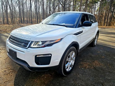 Used 2017 Land Rover Range Rover Evoque SE image 10