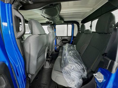 New 2025 Jeep Gladiator Sport image 25