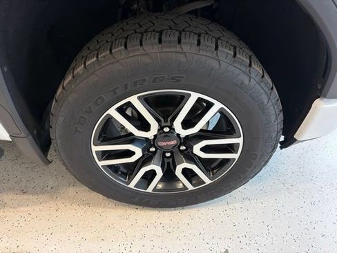 Used 2019 GMC Sierra 1500 AT4 w/ AT4 Premium Package AWD/4WD image 12