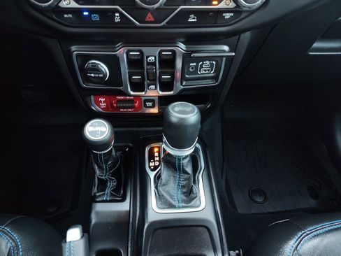 Used 2022 Jeep Wrangler Unlimited Rubicon 4xe w/ Cold Weather Group image 10