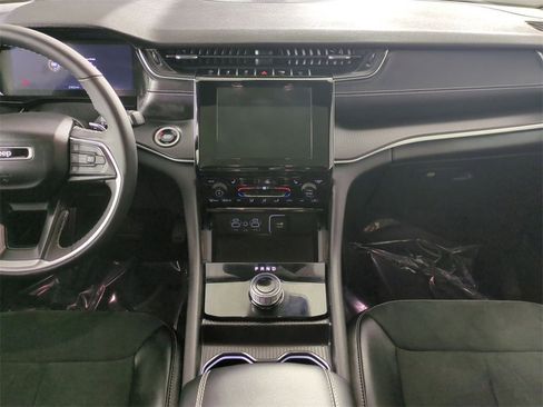 Used 2024 Jeep Grand Cherokee Altitude image 20