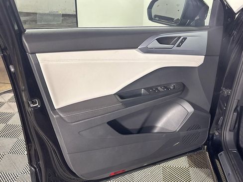 New 2025 Volkswagen Taos SE image 10