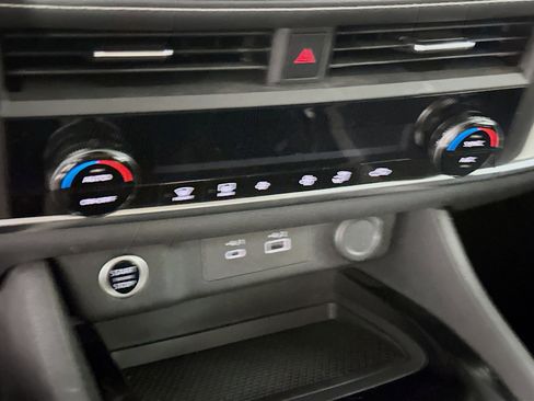 Used 2023 Nissan Rogue SV image 23