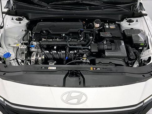 Used 2026 Hyundai Elantra SE FWD image 25