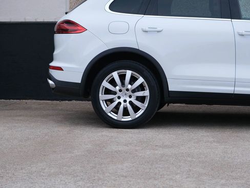 Used 2016 Porsche Cayenne image 12