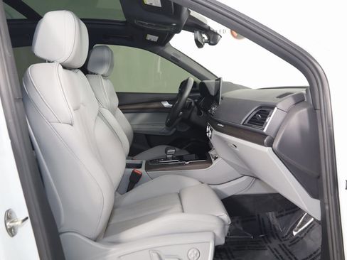 Used 2024 Audi Q5 e Premium Plus image 14