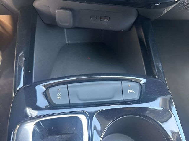 Used 2025 Chevrolet Trax LT FWD image 13