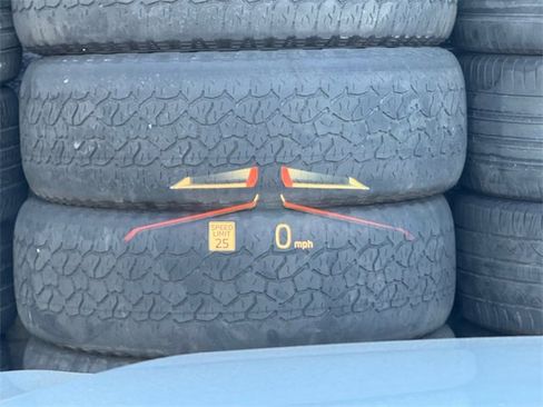 Used 2024 BMW M440i Convertible w/ Premium Package image 23