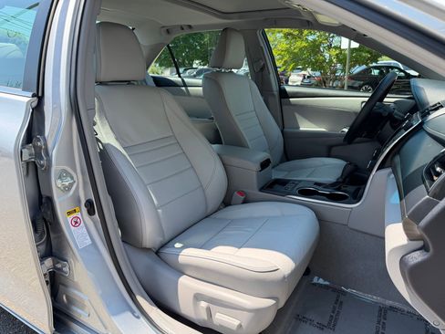 Used 2015 Toyota Camry XLE w/ Moonroof Package FWD image 30
