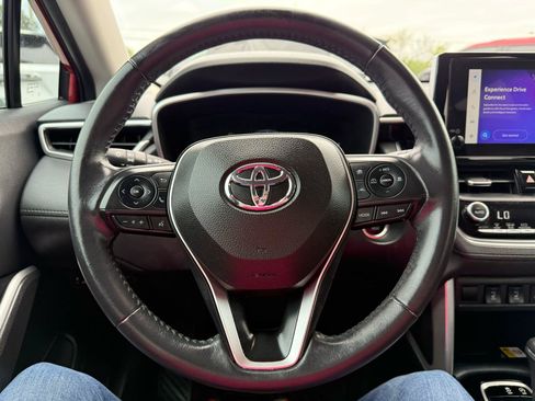 Used 2023 Toyota Corolla Cross XLE FWD image 21