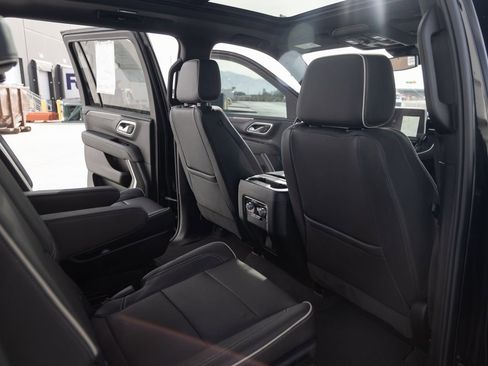 Used 2024 GMC Yukon XL SLT image 26