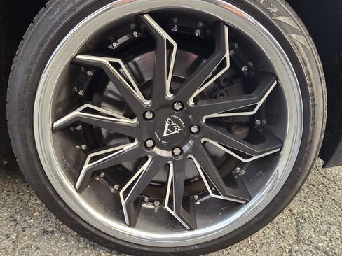 Used 2014 BMW 750Li xDrive w/ Executive Package image 33