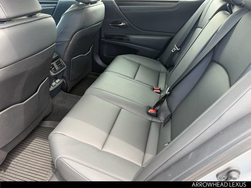 Used 2025 Lexus ES 300h w/ Premium Package FWD image 17