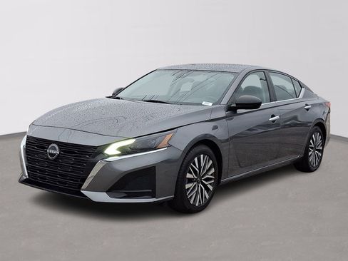 Used 2024 Nissan Altima 2.5 SV image 3