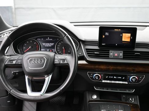Used 2020 Audi Q5 2.0T Premium w/ Convenience Package AWD/4WD image 11