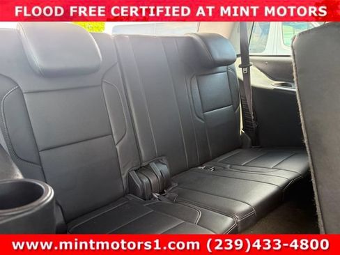 Used 2017 GMC Yukon SLT AWD/4WD image 35