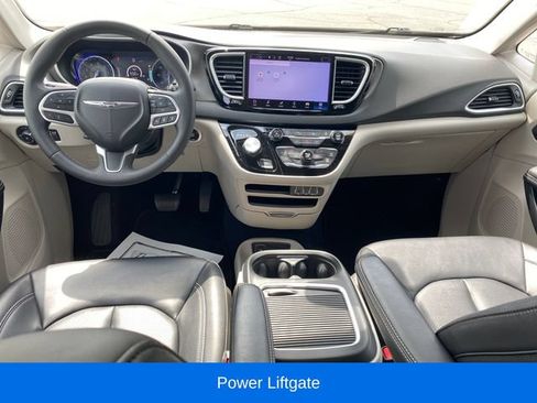 Used 2024 Chrysler Pacifica Touring-L FWD image 5