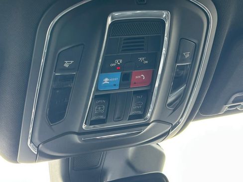 Used 2024 Jeep Grand Cherokee Laredo X image 21