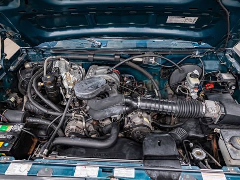 Used 1995 Ford Bronco XL AWD/4WD image 13