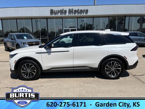 Used 2024 Lincoln Nautilus Premier image 1