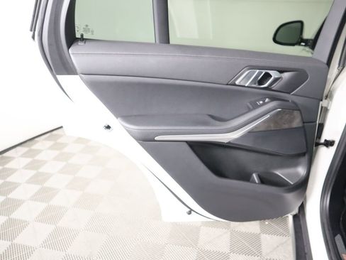 Used 2022 BMW X5 sDrive40i w/ Parking Assistance Package image 27