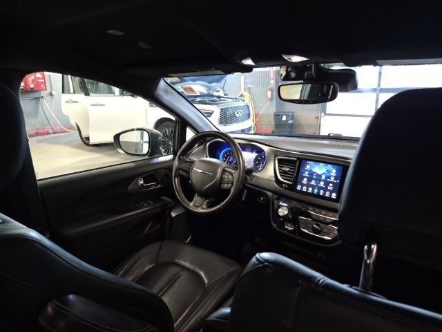 Used 2020 Chrysler Pacifica Touring-L AWD/4WD image 25