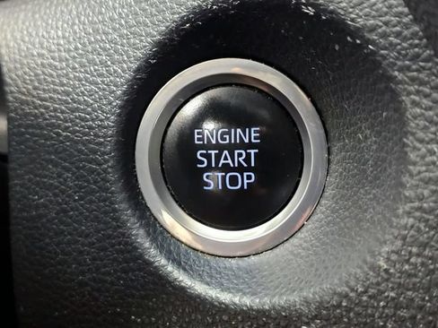 Used 2022 Toyota Corolla Cross XLE FWD image 20